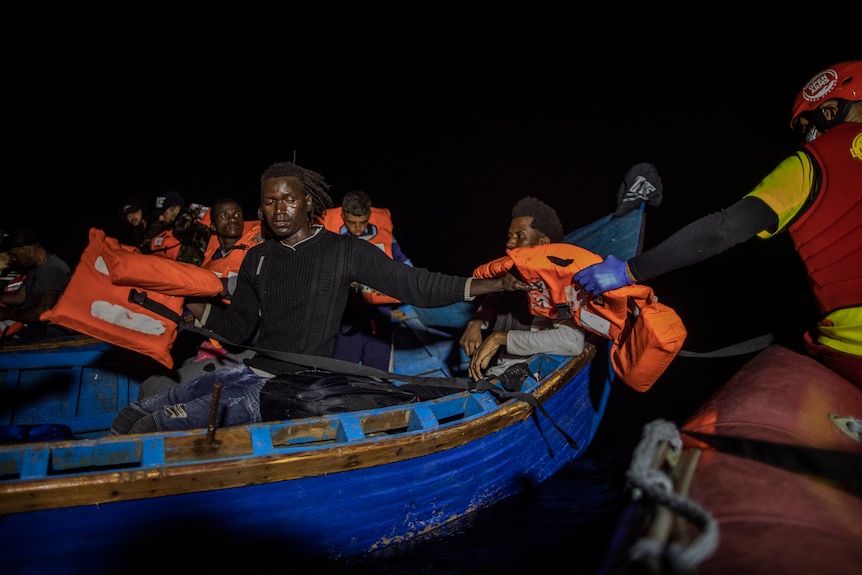 Migrants receive life jackets.