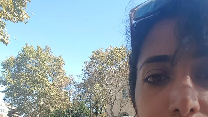 Selfie photf of Roya Hosini sticking her middle finger up to the Catacombs
