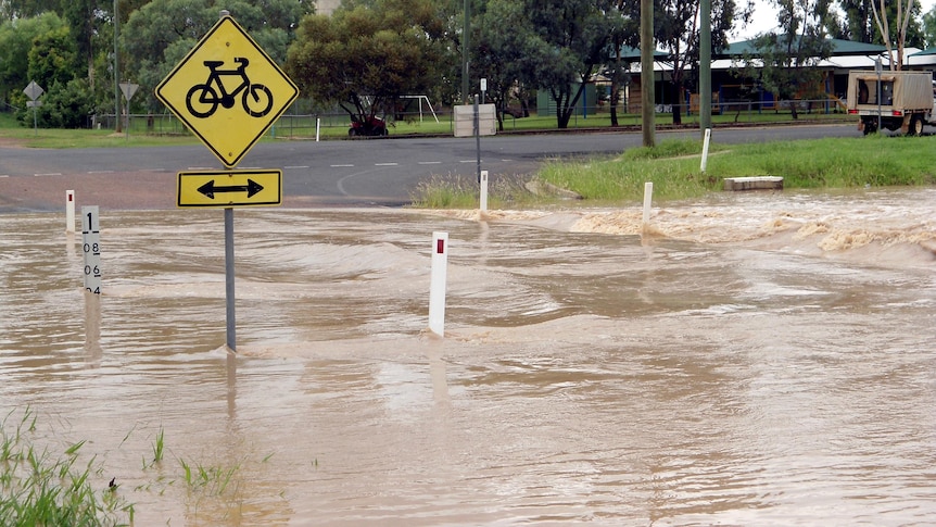 Water begins to rise in the western Queensland town of Charleville.