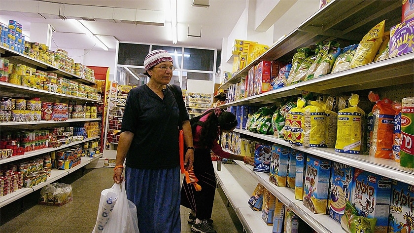A supermarket selling Israeli producer (Spencer Platt/Getty Images)