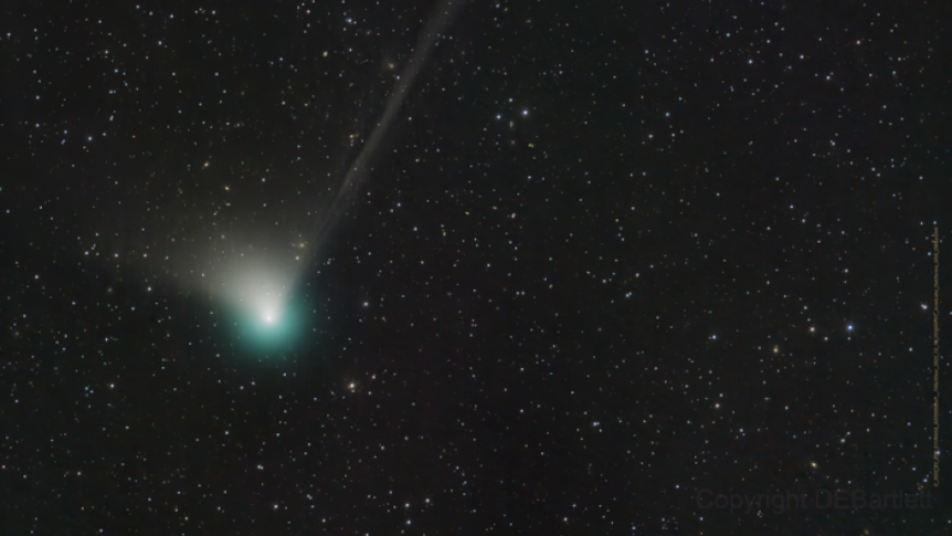 A green comet in the night sky