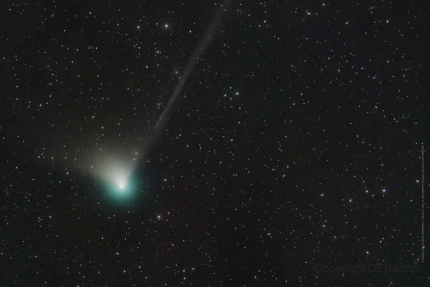 A green comet in the night sky