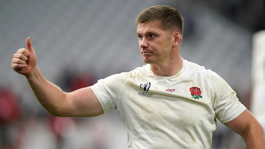 Owen Farrell gives the thumbs up
