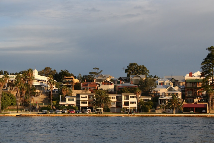 Riverside Road in East Fremantle from across the river, houses on the cliff