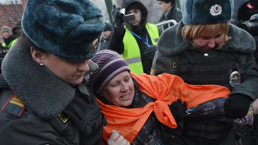 Russian police arrest protesters during unauthorised rally in Moscow