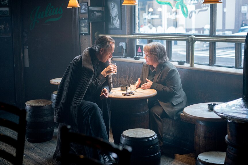 Colour still of Richard E. Grant and Melissa McCarthy sitting in bar in 2018 Can You Ever Forgive Me?