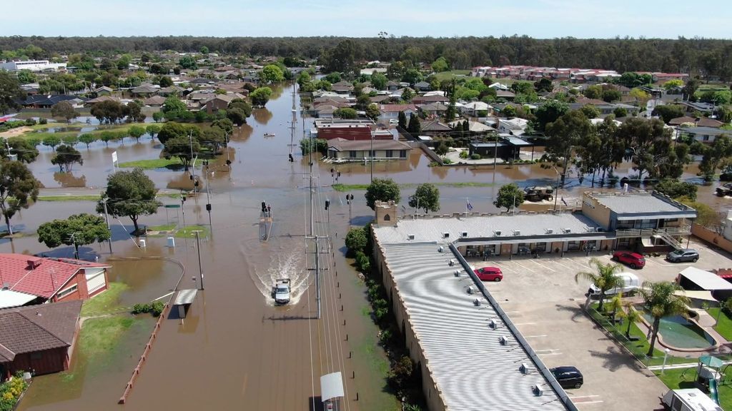 Victorian Floods Displace Thousands Residents In Echuca Brace For   656adc43402e24e9ebc6164998a86277