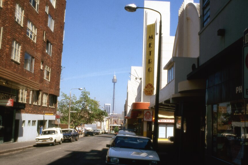 A 1980s photo of a Sydney street with an apartment block and the Metro theatre