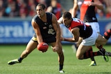 Yarran passes under Bombers pressure