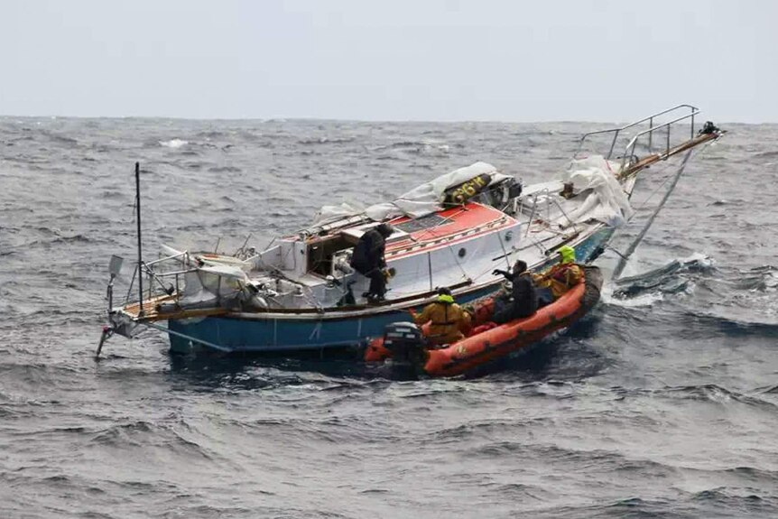 Crew from French fisheries patrol vessel Osiris approach the demasted Thuriya to rescue Abhilash Tomy