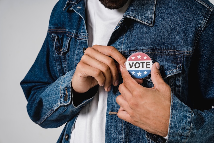 Person wears a US vote button