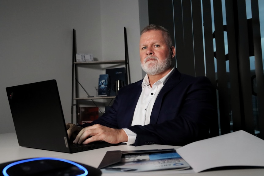 Private investigator and former Queensland police fraud squad detective Garry Sweet at a computer