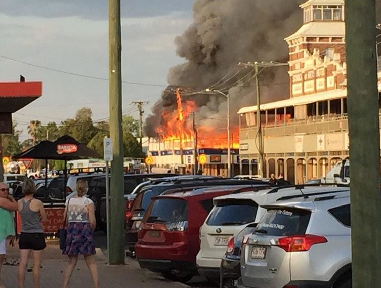 Roma's historic Royal Hotel destroyed by fire - ABC News