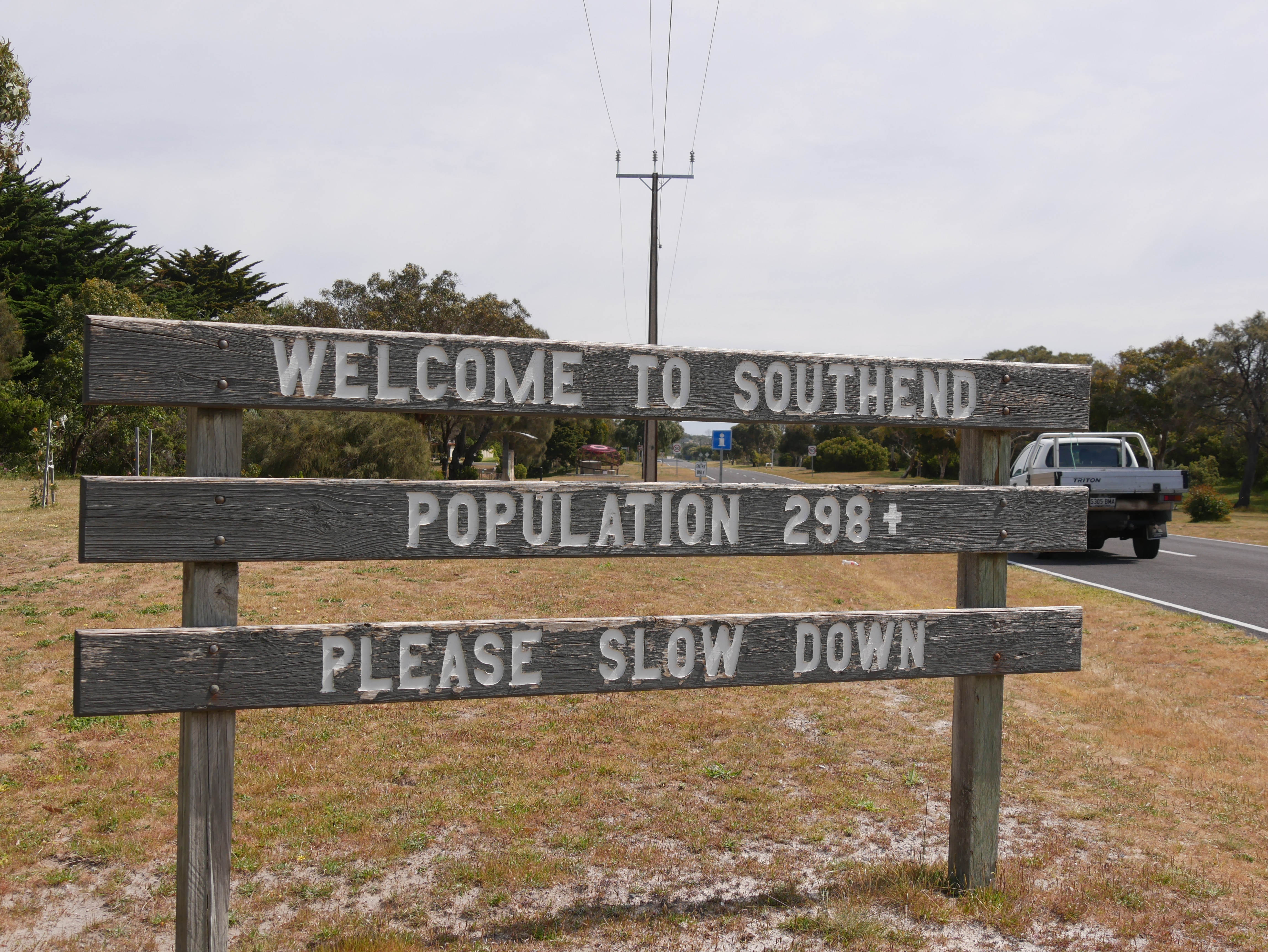 A sign which reads welcome to Southend, population 298, please slow down. 