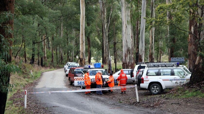 SES workers arrive at the entrance to the track to Mt Feathertop