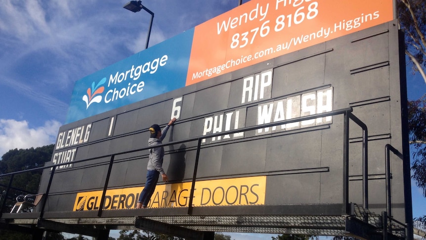 Tribute to Phil Walsh at SANFL match