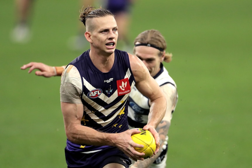 Nat Fyfe breaks free from a tackle