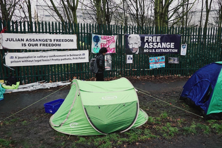 Tents on the sidewalk outside Woolwich Crown Court.