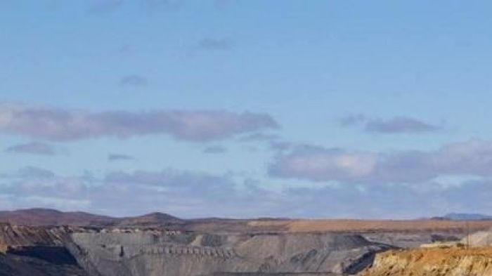 A man dies from a fall into the coal mine at Leigh Creek (file photo)