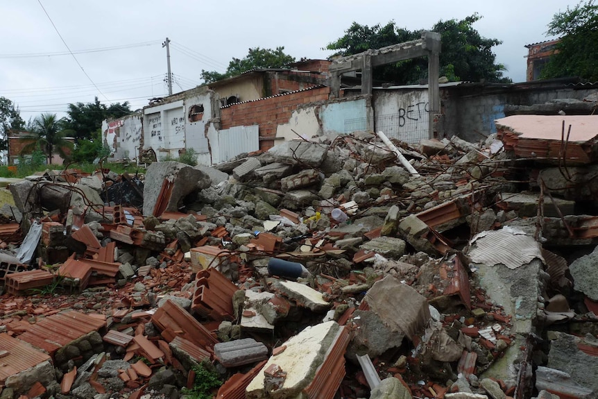 Vila Autodromo: Building rubble still covers large areas of Rio's slum