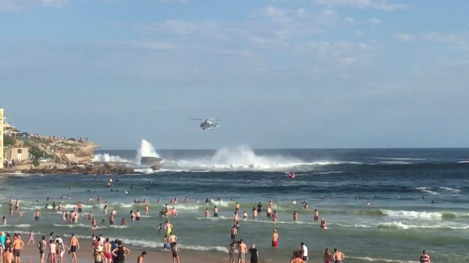 Man dead and woman injured after being knocked off rocks at Sydney's ...