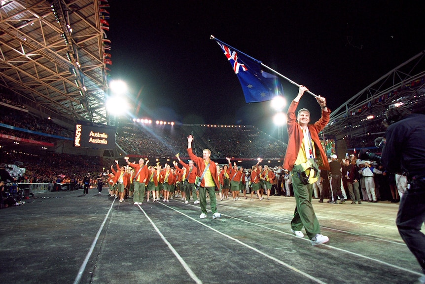 Andrew Gaze carries the Australian flag at the 2000 Olympics opening ceremony