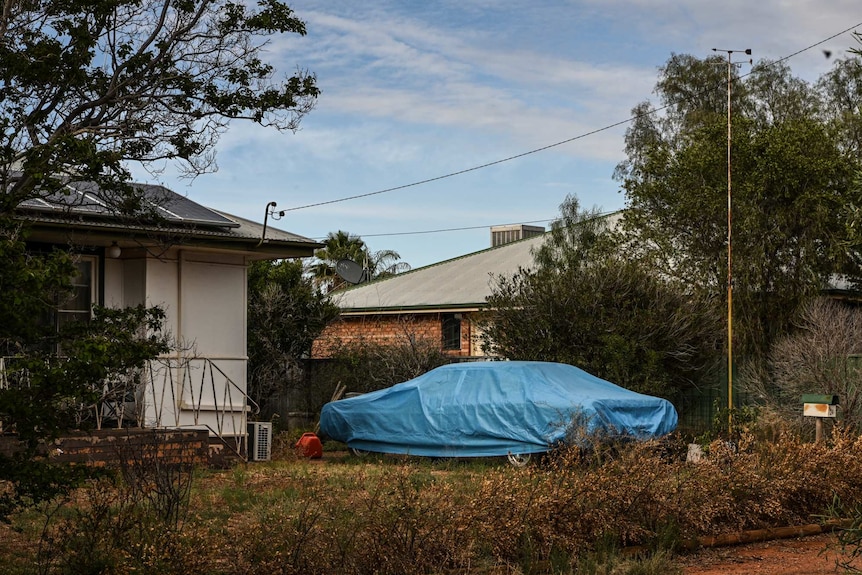 Picture of car under a cover in Cobar town.