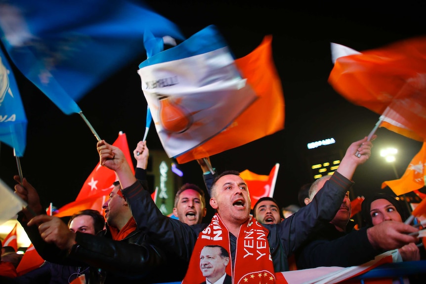 AKP supporters celebrate