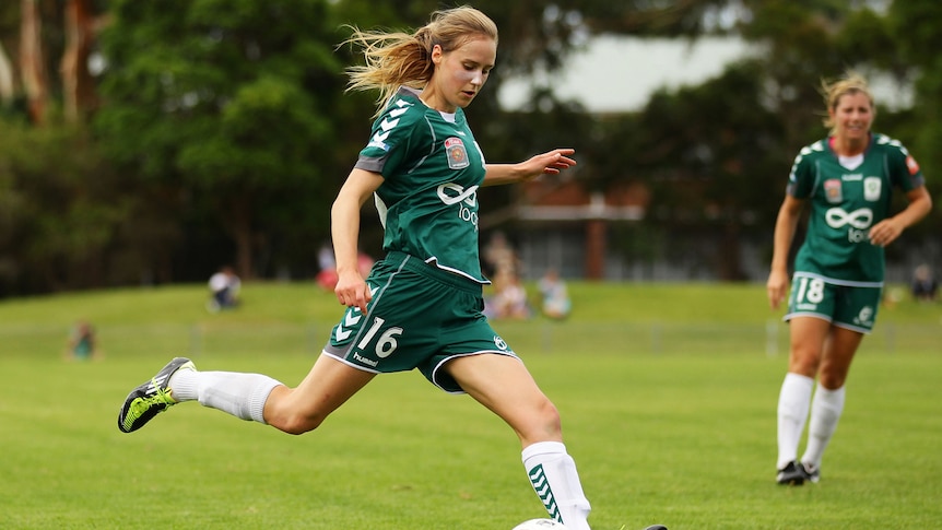 Ellyse Perry will switch from Canberra United to Sydney FC for the new W-League season.