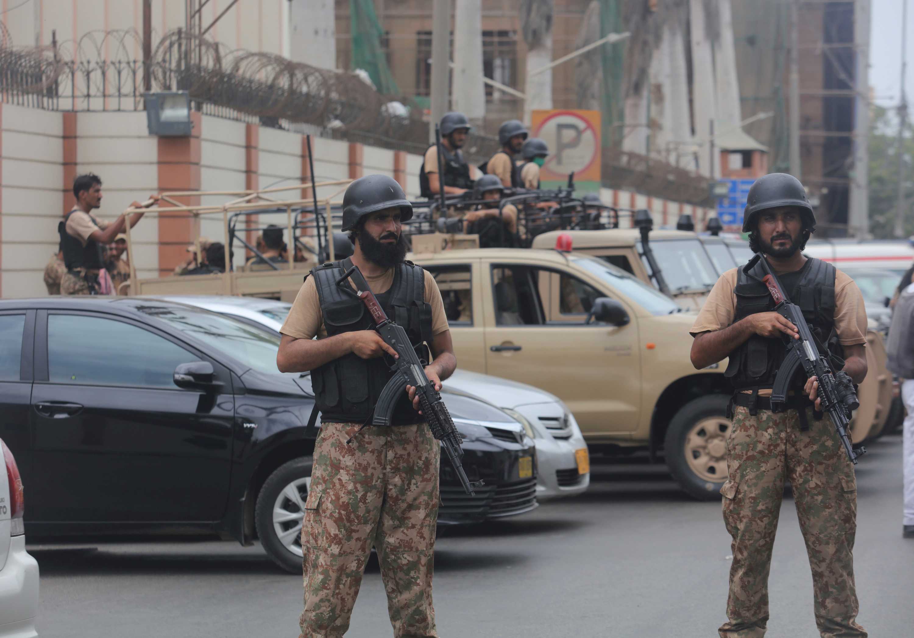 Pakistani Gunmen Attack Karachi Stock Exchange, Killing Three People ...