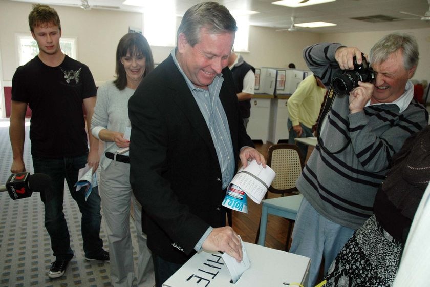 Colin Barnett votes in the 2008 election