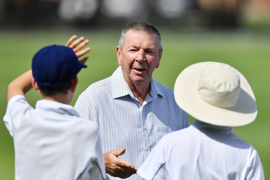 Former test cricket player Rod Marsh coaching students from St Peters College in Adelaide