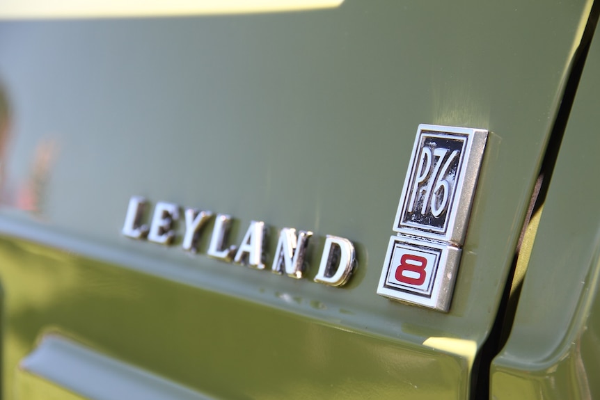 Leyland P76 badge