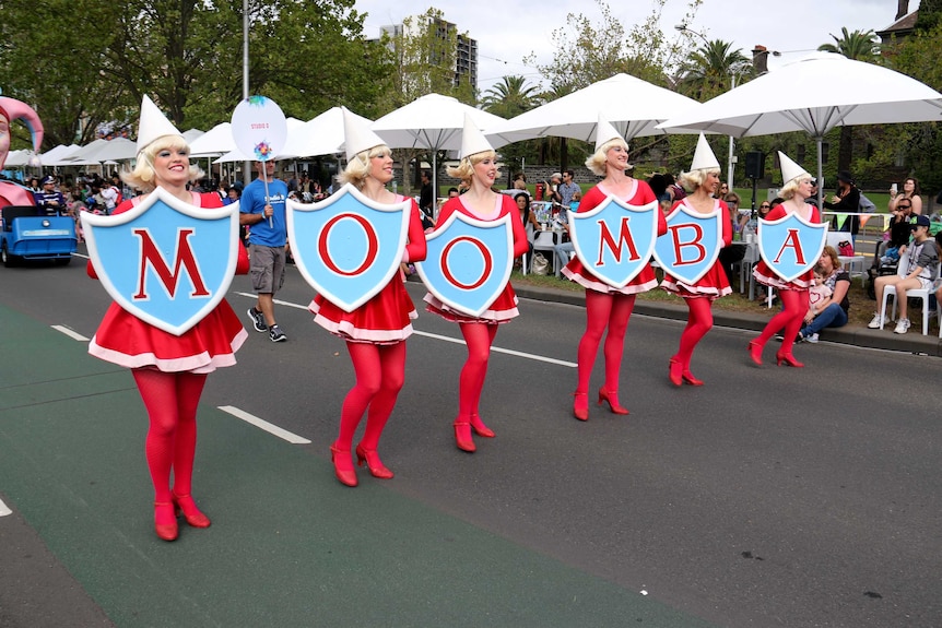 Moomba girls in the parade