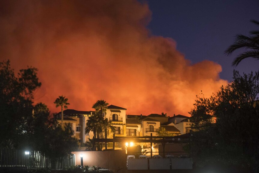 Costa del Sol wildfire threatens Hotel Aldiana
