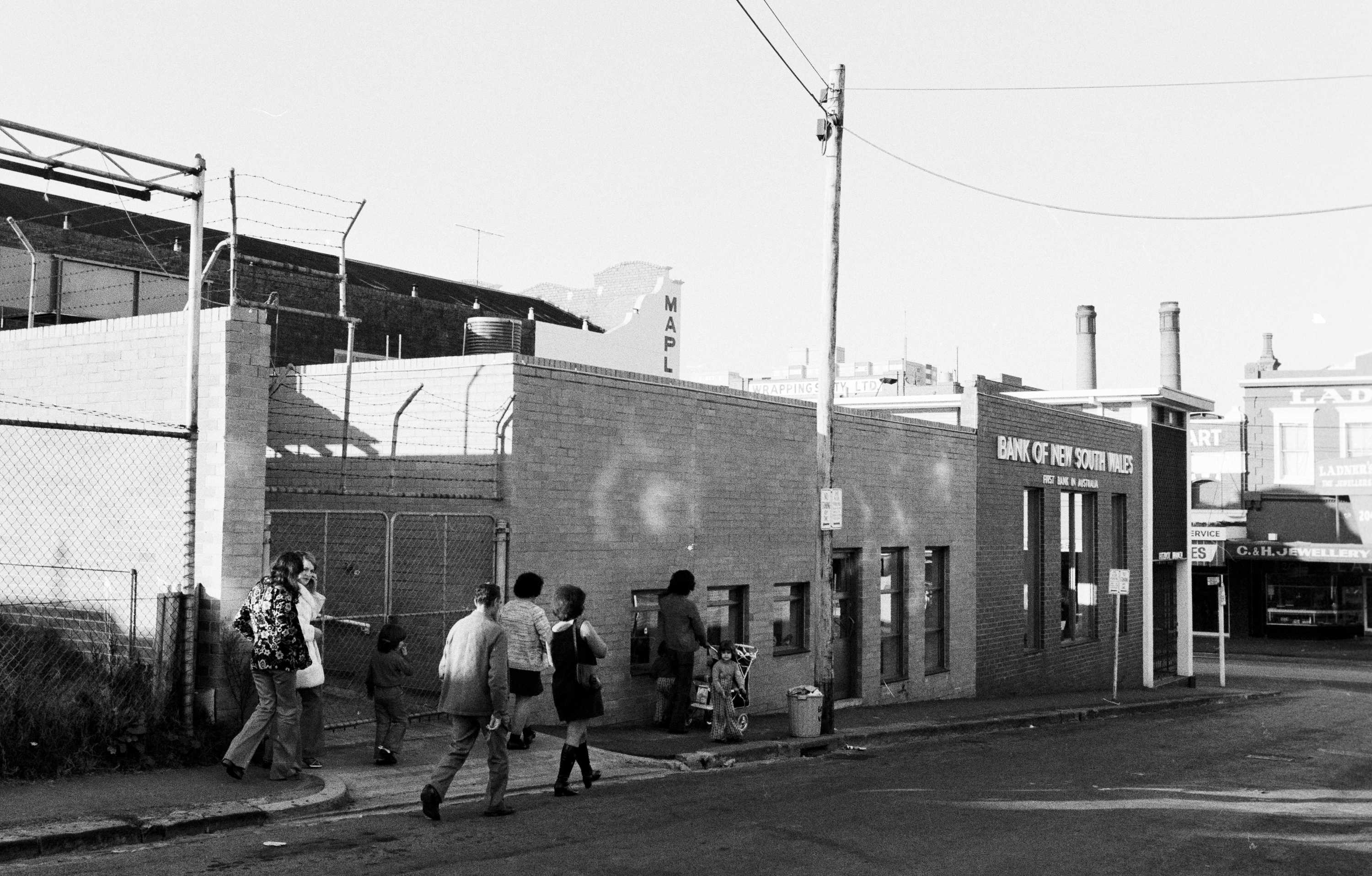 State Library makes public up to 70,000 neverseen photos of Melbourne