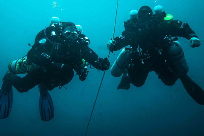 Andreas Klocker and James Parkinson descending beyond scuba depths
