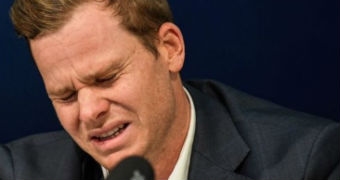 Steve Smith closes his eyes and cries as he breaks down during a press conference.