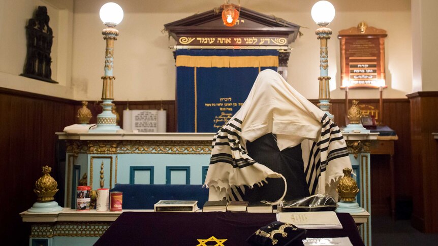 Rabbi Lever covered by his shawl in the minor synagogue.