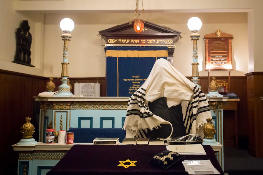Rabbi Lever covered by his shawl in the minor synagogue.