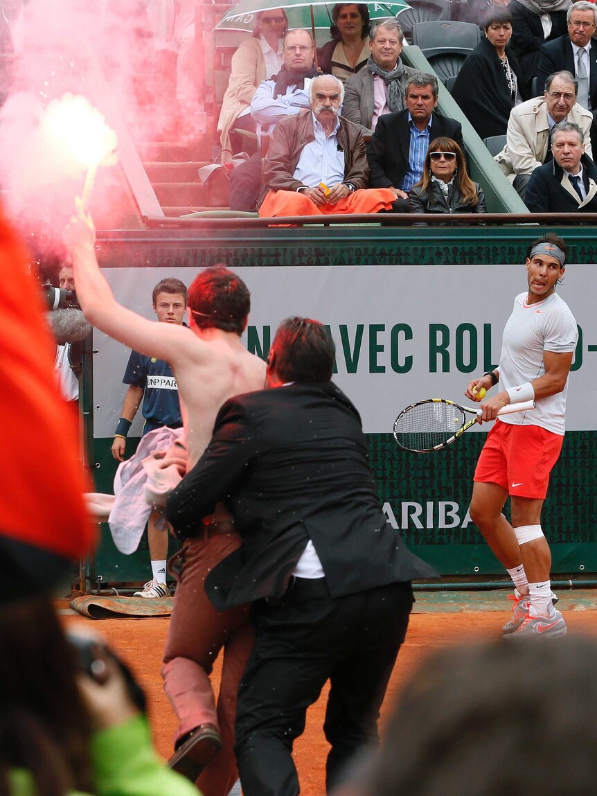 Protester breaks onto French Open final court