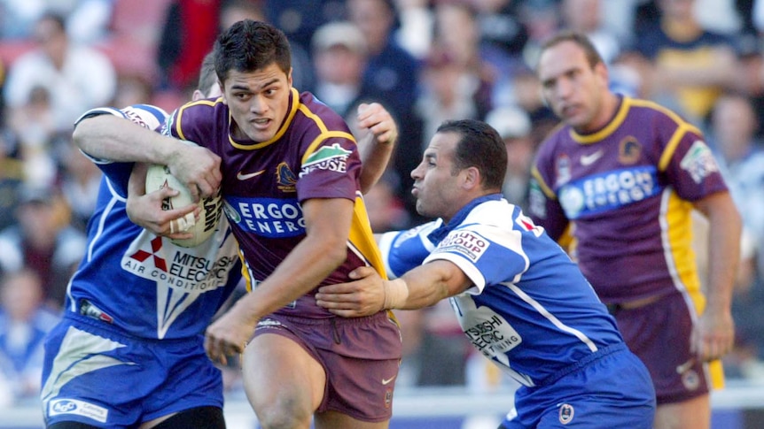 Brisbane Broncos player Karmichael Hunt runs into Hazem El Masri and another Bulldogs defender. Gorden Tallis watches on.