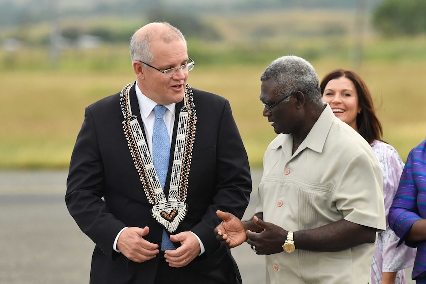 斯科特·莫里森和所罗门群岛总理马纳塞·索加瓦雷（Manasseh Sogavare）。