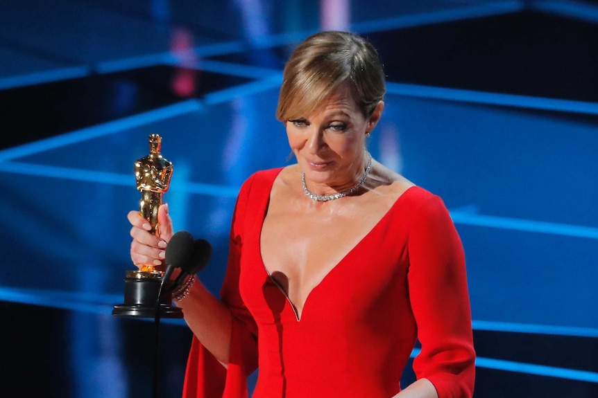 Allison Janney accepts the Oscar for Best Supporting Actress