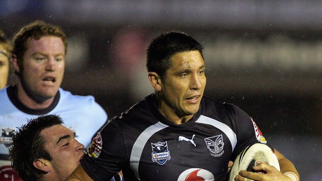 On the burst ... Steve Price makes a run for the Warriors
