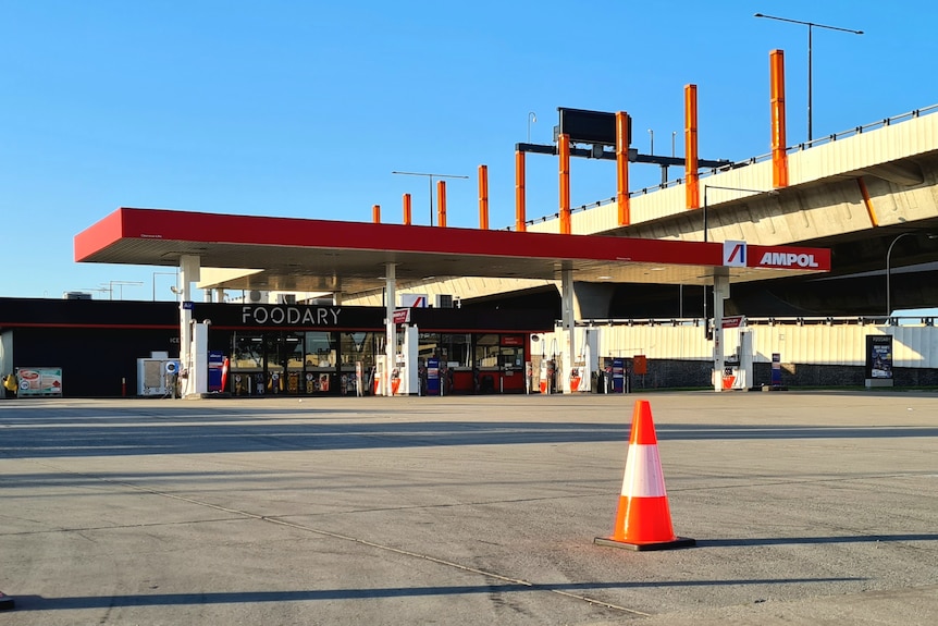 The Ampol Foodary and petrol station at Wingfield on South Road.