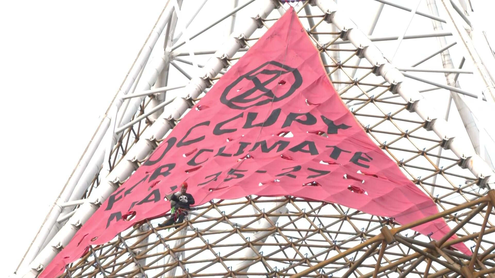 Extinction Rebellion Protester Climbs Arts Centre Melbourne Spire Abc
