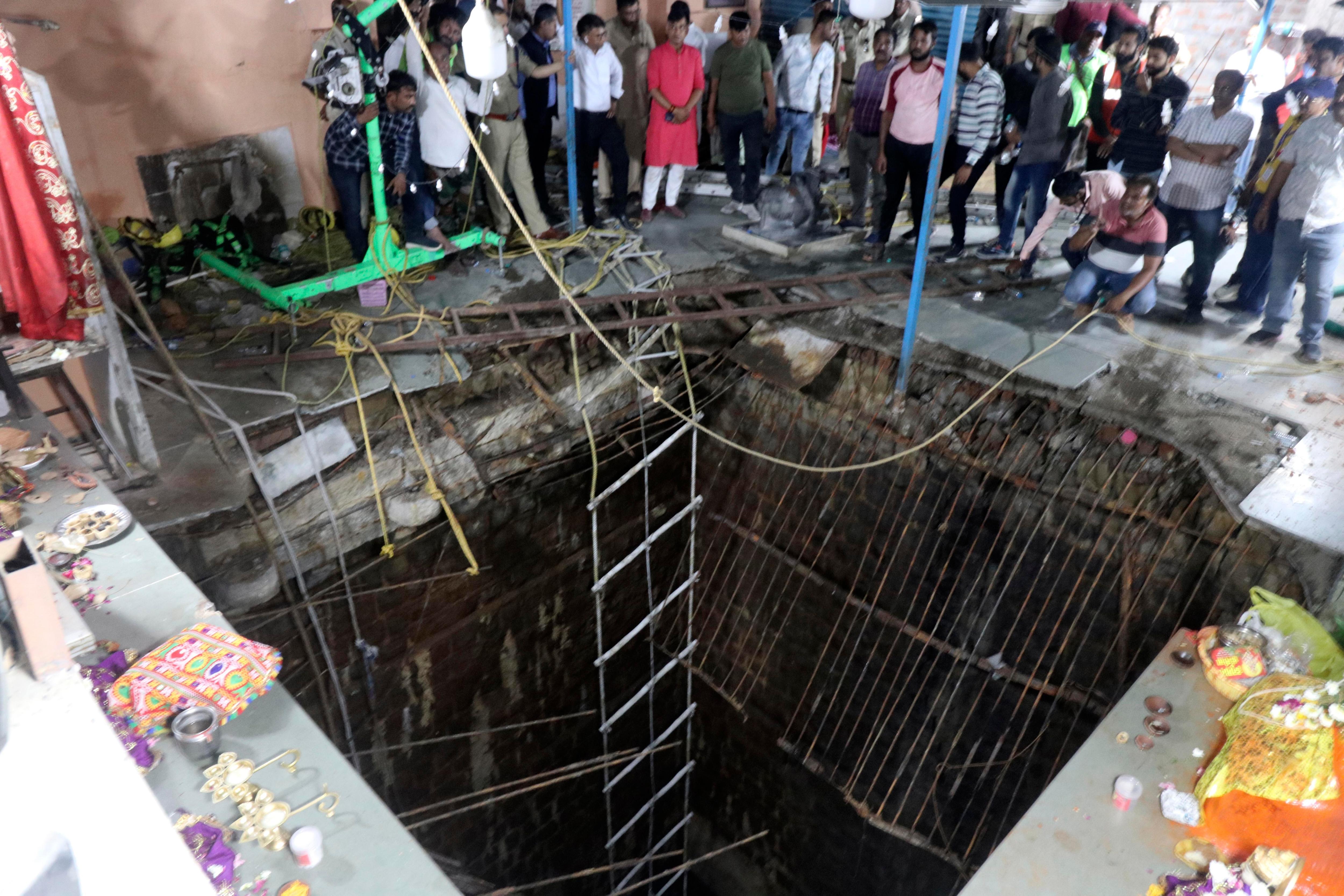 Indian well cover collapses under crowd of Hindus, leaving 35 dead - Vimarsana News