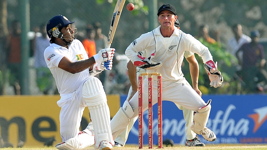 Mahela Jayawardene hit a vital 91 to give Sri Lanka a slender lead over New Zealand.