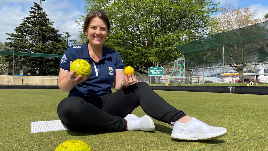 Tasmanian lawn bowls trailblazer announces retirement from competition